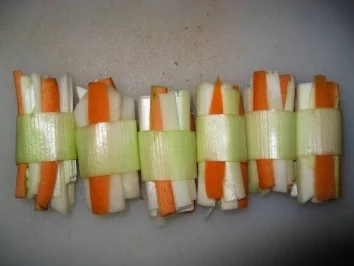 Rezept: Schollenfilet mit einer leichten Senfsauce, Gemüsebündchen & Kräuterreis Bild Nr. 4 Schollenfilet mit einer leichten Senfsauce, Gemüsebündchen & Kräuterreis - Rezept - Bild Nr. 4