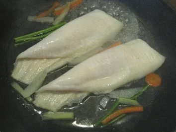 Rezept: Schollenfilet mit einer leichten Senfsauce, Gemüsebündchen & Kräuterreis Bild Nr. 8 Schollenfilet mit einer leichten Senfsauce, Gemüsebündchen & Kräuterreis - Rezept - Bild Nr. 8