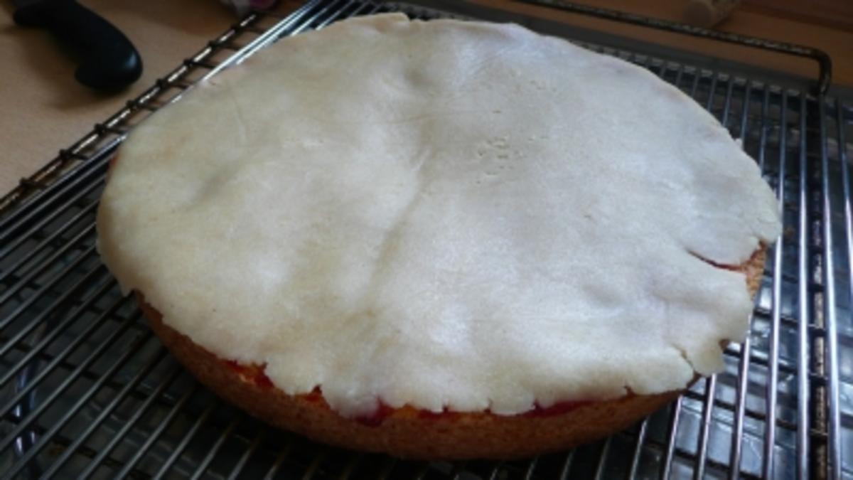 weltbeste Erdbeer-Marzipan-Joghurt-Torte - Rezept - Bild Nr. 10