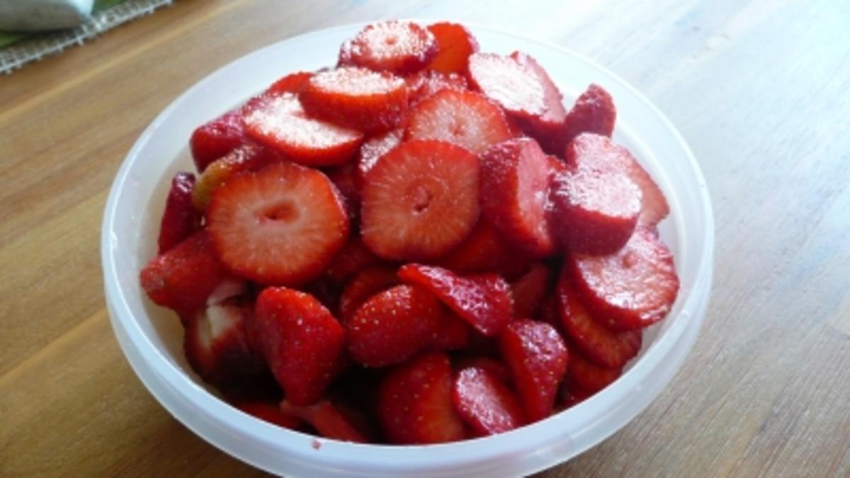 weltbeste Erdbeer-Marzipan-Joghurt-Torte - Rezept - Bild Nr. 11