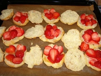 Windbeutel mit Erdbeersahne - Rezept - Bild Nr. 6