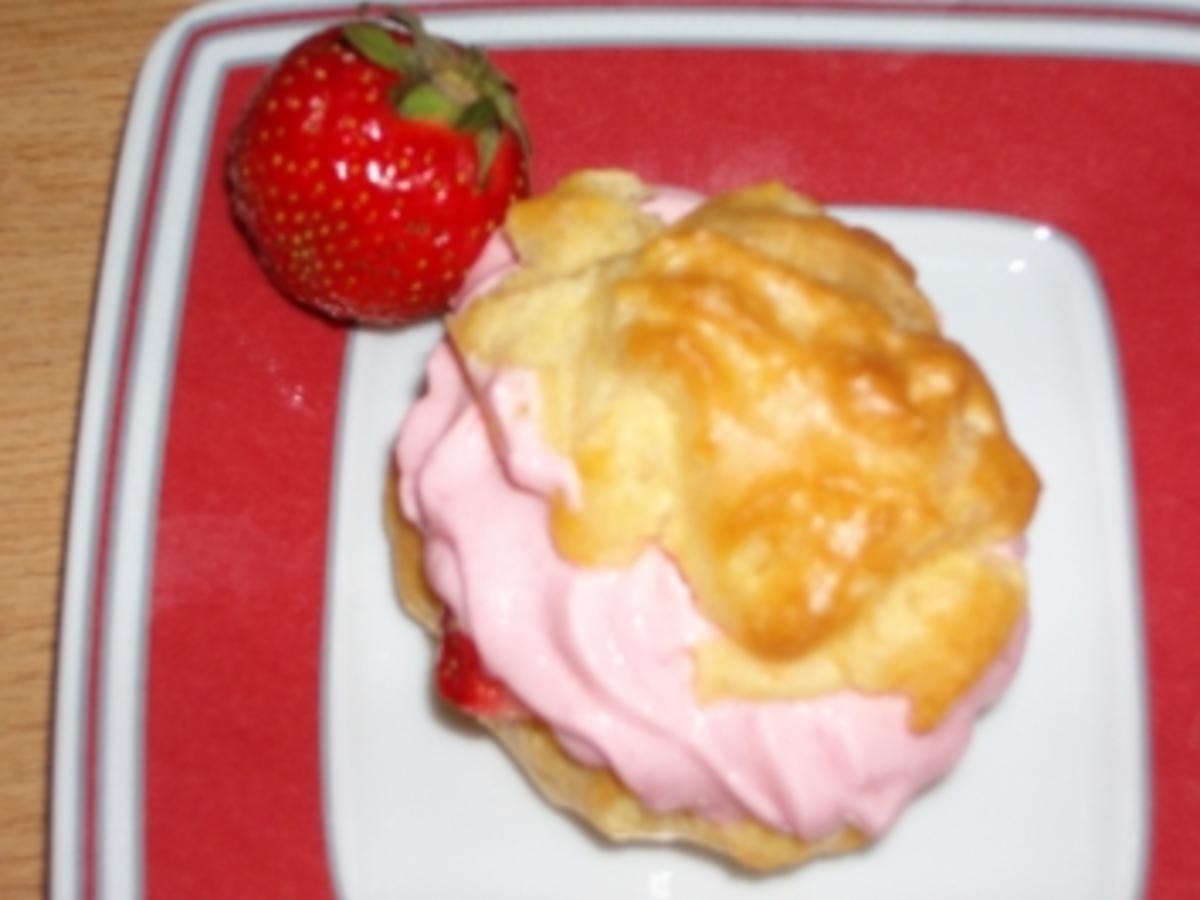 Windbeutel mit Erdbeersahne - Rezept mit Bild - kochbar.de