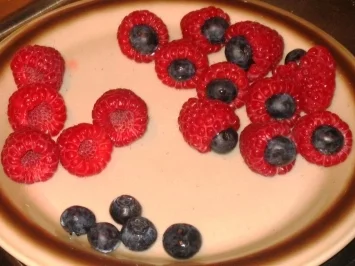 Rezept: Backwaren: Bisquit-"Him-Hei"-Rolle Bild Nr. 3 Backwaren: Bisquit-"Him-Hei"-Rolle - Rezept - Bild Nr. 3