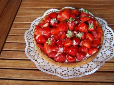 Kuchen/Gebäck ~ Sommerliche Erdbeertorte - Rezept