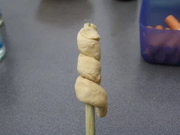 Rezept: Stockbrot Bild Nr. 5 Stockbrot - Rezept - Bild Nr. 5