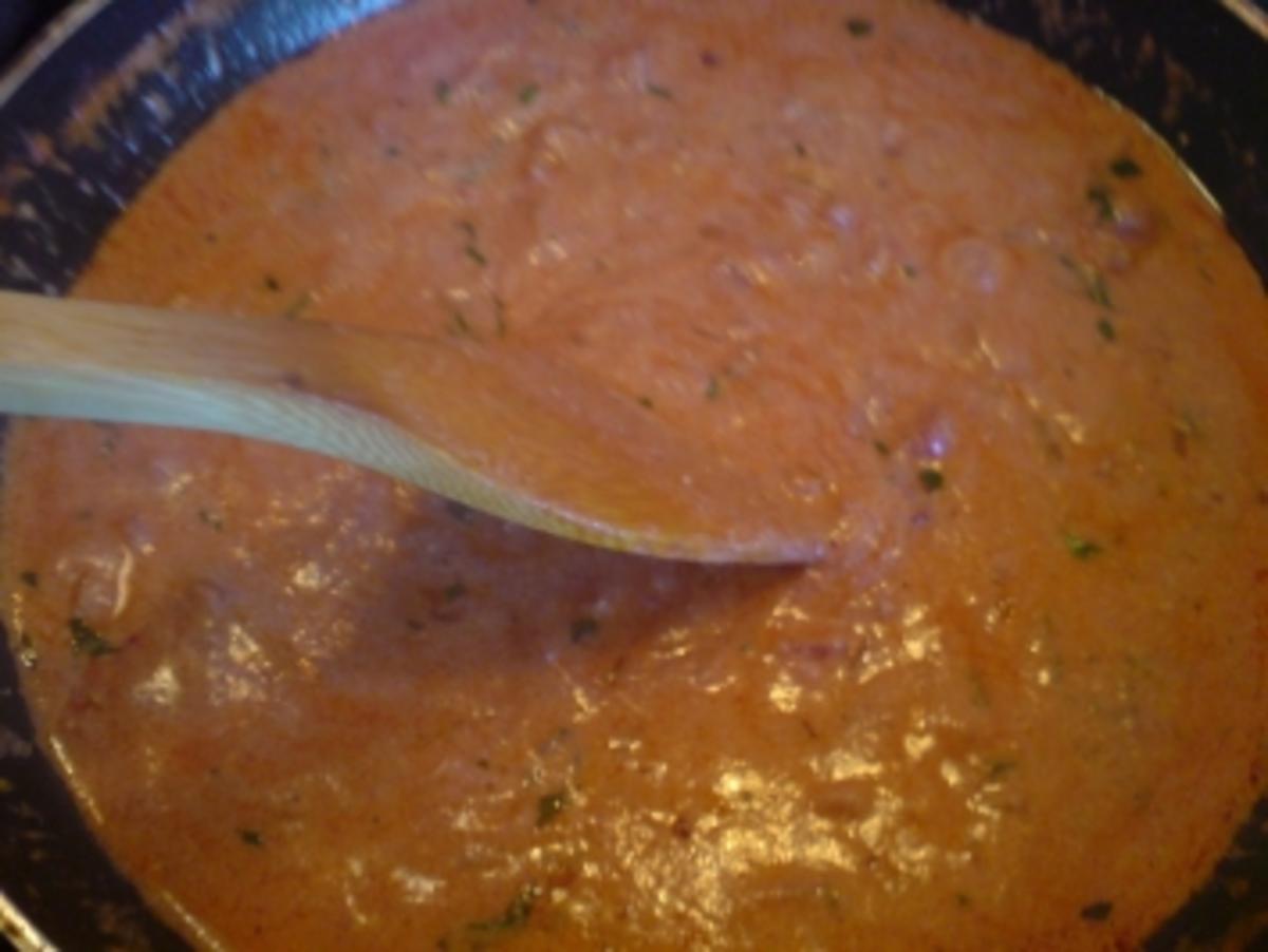 Hähnchenschenkel mit einer Rocotta-Tomaten-Basilikum-Sauce - Rezept - Bild Nr. 5