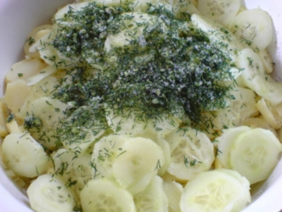 Kartoffel-Gurken-Salat mit Dill - Rezept - kochbar.de