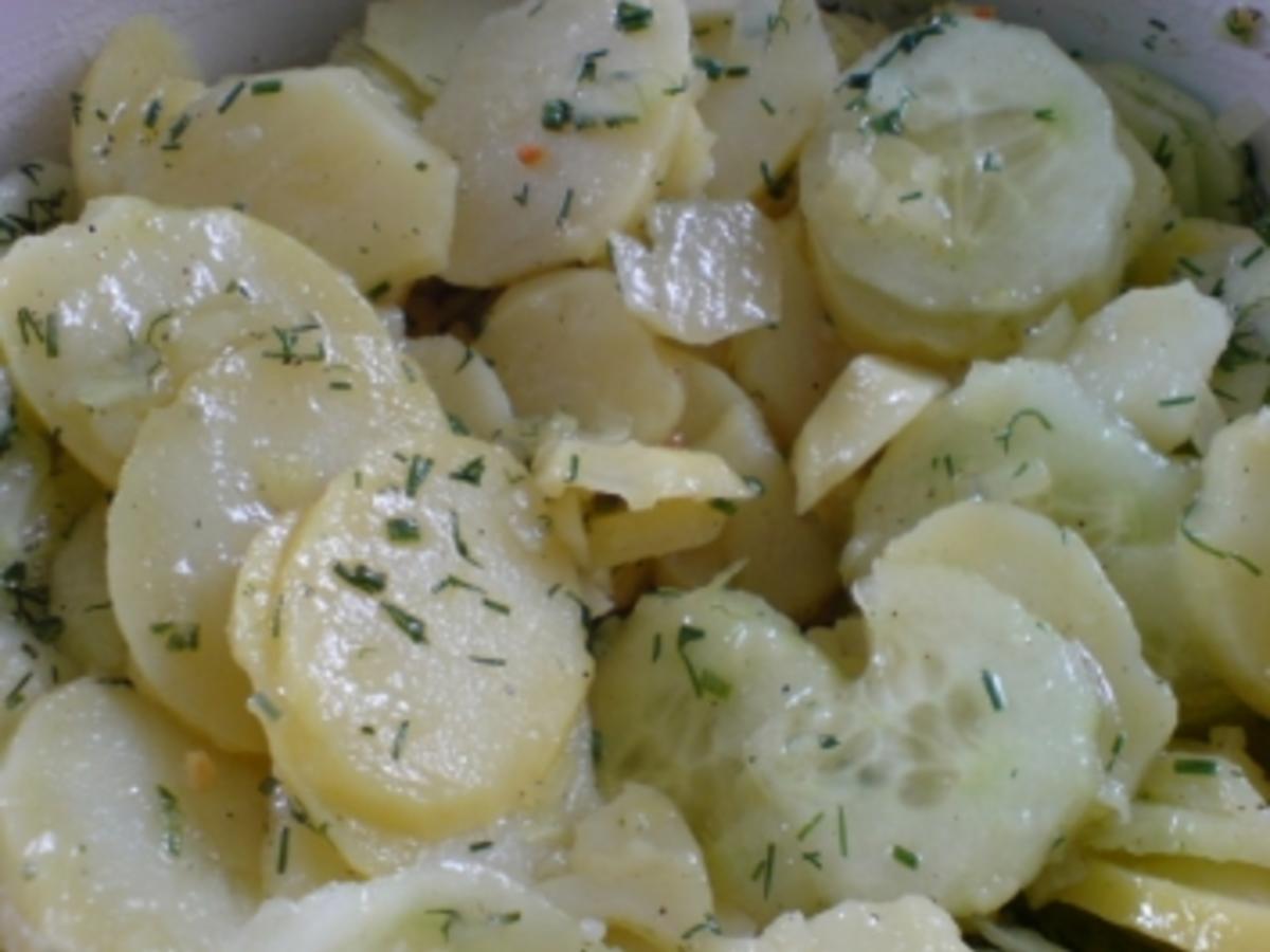 Kartoffel-Gurken-Salat mit Dill - Rezept - kochbar.de