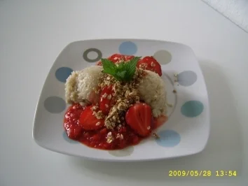 Rezept: Erdbeeren auf Kokosreis mit Röstflocken Erdbeeren auf Kokosreis mit Röstflocken - Rezept