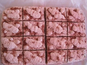 "Saftige Erdbeerschnitten" - Rezept