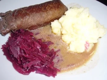 Rezept: Kikis Rinderroulade aus dem Römertopf Kikis Rinderroulade aus dem Römertopf - Rezept