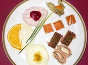 Lachskonfekt auf einem Spiegel aus drei Soßen - Rezept