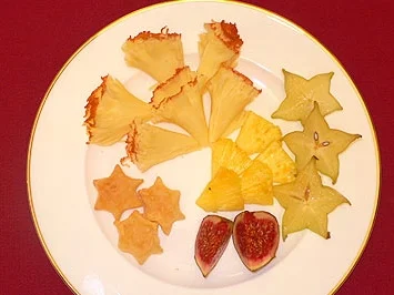 Rezept: Tete-de-Moine-Rosetten auf Blätterteig an Sterntalern Tete-de-Moine-Rosetten auf Blätterteig an Sterntalern - Rezept