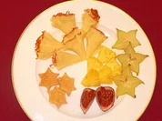 Tete-de-Moine-Rosetten auf Blätterteig an Sterntalern - Rezept