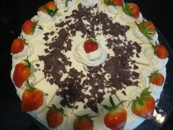 Rezept: Torte: Erdbeer-Wein-Torte Torte: Erdbeer-Wein-Torte - Rezept