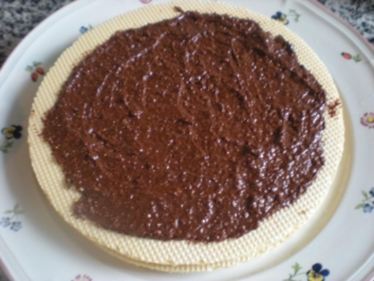 Oblaten-Torte mit schwarz-weißer Füllung - Rezept - Bild Nr. 3