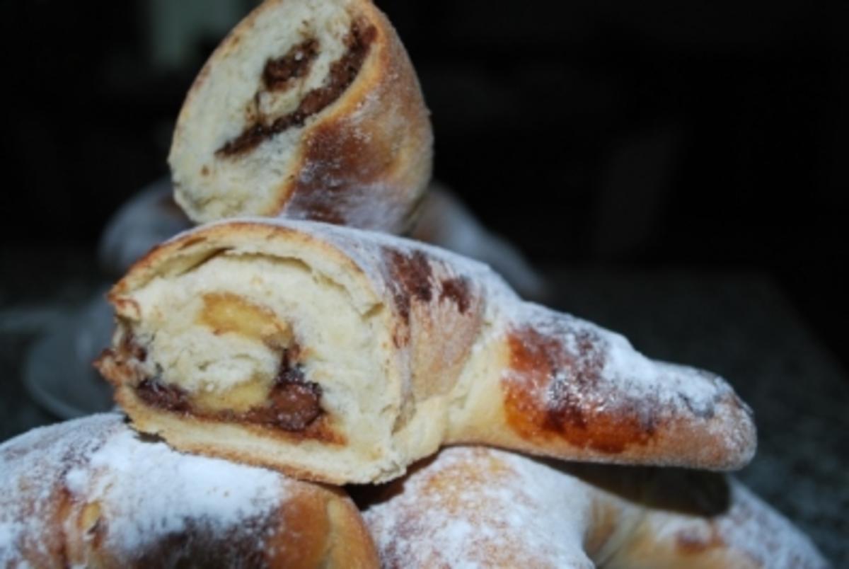 Croissants mit Marzipan und Schoki - Rezept - kochbar.de