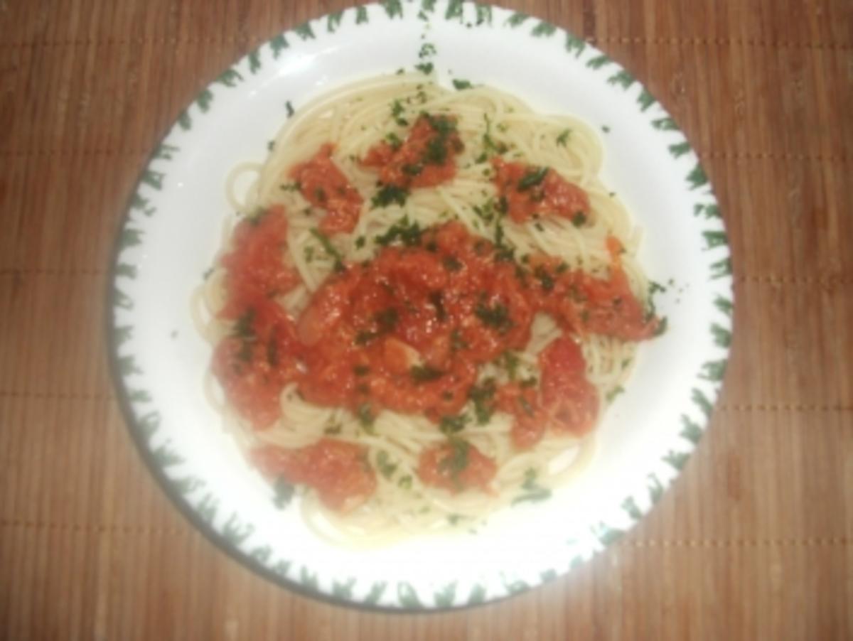 Bilder für Pasta mit Thunfisch-Tomatensauce - Rezept