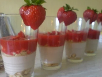 Yogurette-Creme mit Erdbeermus - Rezept - Bild Nr. 10