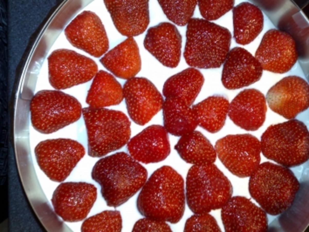 Baileys-Quark-Erdbeeren-Torte - Rezept - Bild Nr. 3