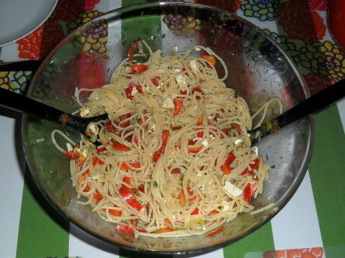 Spaghettisalat mit Spaghetti und Feta - Rezept mit Bild - kochbar.de