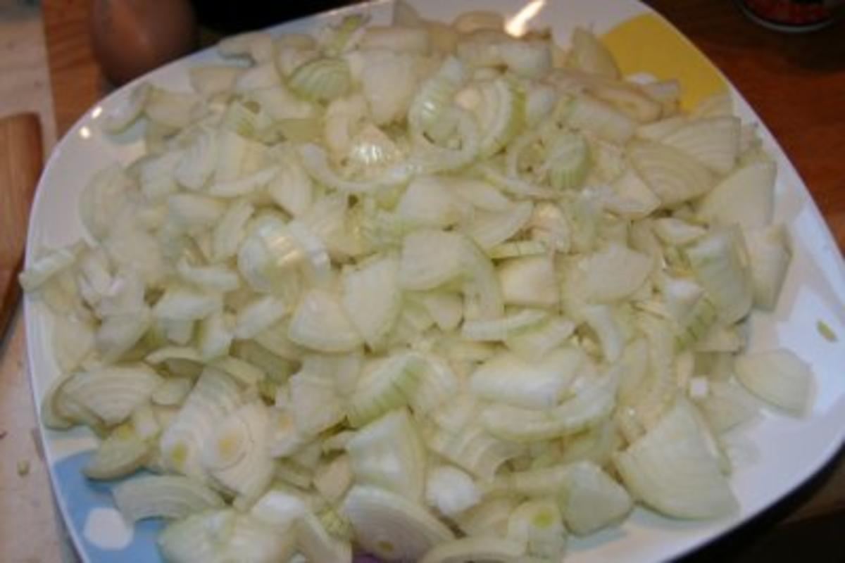 Zwiebelsuppe mit Parmesan-Blätterteighaube - Rezept - Bild Nr. 3