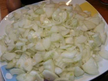 Zwiebelsuppe mit Parmesan-Blätterteighaube - Rezept - Bild Nr. 3