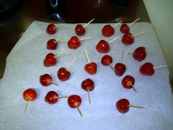 Vanilleeis in einer Hippeschale an Rotweinschaum - Rezept - Bild Nr. 3