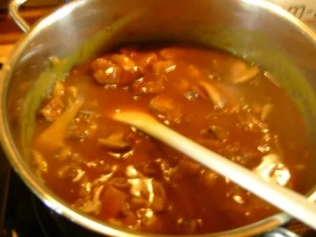 Rahmgulasch mit Pilzen - Rezept