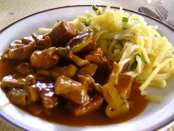 Rahmgulasch mit Pilzen - Rezept - Bild Nr. 3