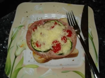 Zuchini-Schinken-Toast - Rezept