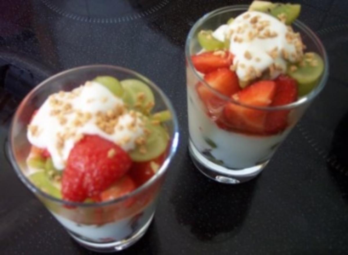 Joghurt-Obst-Mix im Glas - Rezept mit Bild - kochbar.de