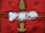 Rezept: Mandelplätzchen-Kourabiédes Mandelplätzchen-Kourabiédes - Rezept