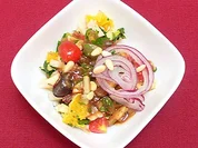 Obstsalat pikant mit Knoblauch und Petersilie - Rezept