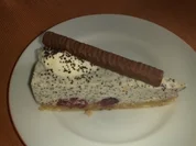 Frischkäsetorte mit Mohn und Kirschen - Rezept