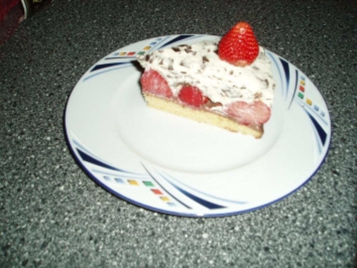 Bilder für Erdbeer-Stracciatella-Sahnetorte - Rezept