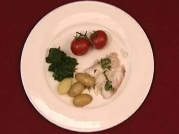 Rezept: Dorade in Salzkruste mit Rosmarinkartoffeln und Blattspinat (Isabella Müller-Reinhardt) Dorade in Salzkruste mit Rosmarinkartoffeln und Blattspinat (Isabella Müller-Reinhardt) - Rezept