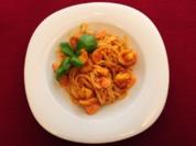 Linguine mit Bruschettagewürz, Lachsscheiben und gebratenen Garnelen (Christina Surer) - Rezept