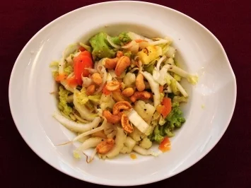 Rezept: Asiatischer Gemüsesalat mit Sojasprossen (Hansi Kraus) Asiatischer Gemüsesalat mit Sojasprossen (Hansi Kraus) - Rezept