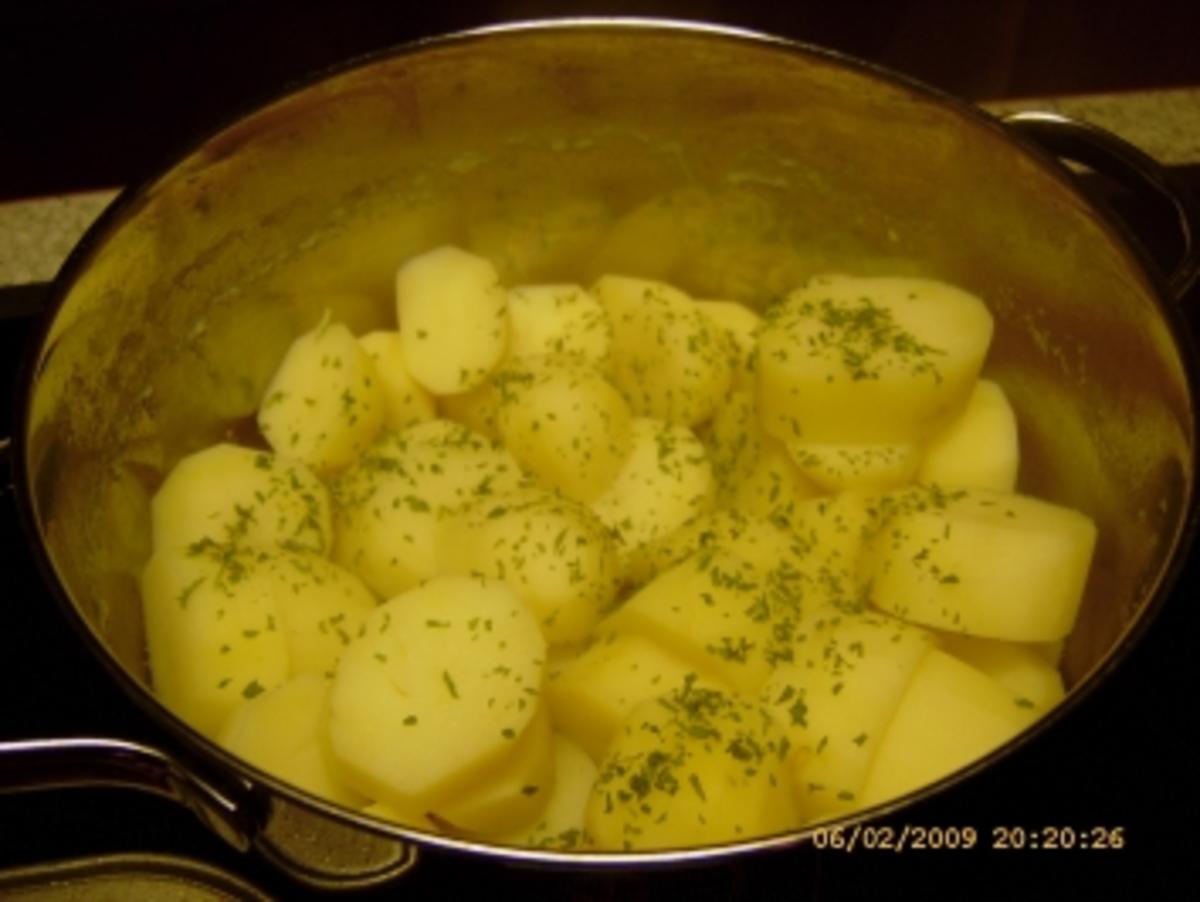 Hähnchenschenkel an Kartoffeln mit Quarkcreme - Rezept - Bild Nr. 3