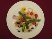 Wildlachs in Folie gegart mit hausgemachten Tagliatelle und Spargelspitzen - Rezept