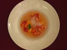 Rezept: Rhabarber-Consomme mit Holunderblütensorbet Rhabarber-Consomme mit Holunderblütensorbet - Rezept