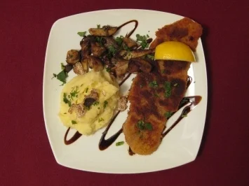 Wiener Schnitzel an Püree mit Trüffeln und Steinpilzen - Rezept
