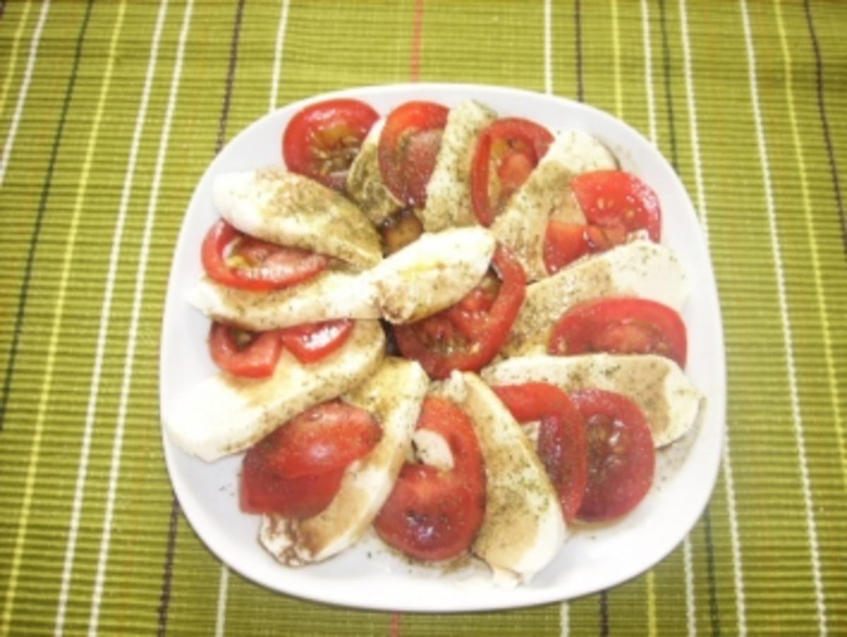 Mozzarella-Brötchen mit Tomate - Rezept