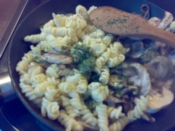 Rezept: Nudel -Champignonpfanne Bild Nr. 3 Nudel -Champignonpfanne - Rezept - Bild Nr. 3