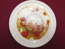 Basilikumparfait mit Vanille-Tomaten und Limonengras-Parmesanschaum - Rezept
