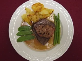 Rezept: Filet Rossini mit Kartoffeln und Zuckerschoten Filet Rossini mit Kartoffeln und Zuckerschoten - Rezept