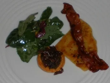 Rezept: Haggistörtchen mit roter Zwiebelmarmelade und Kartoffelbrot Haggistörtchen mit roter Zwiebelmarmelade und Kartoffelbrot - Rezept