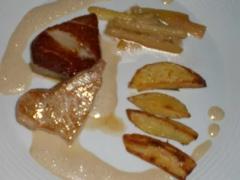 Tunfischsteak mit Rhabarber und Rosmarinkartoffeln - Rezept