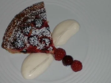 Rezept: Himbeertorte mit Drambuie-Whiskylikör und Crème fraîche Himbeertorte mit Drambuie-Whiskylikör und Crème fraîche - Rezept